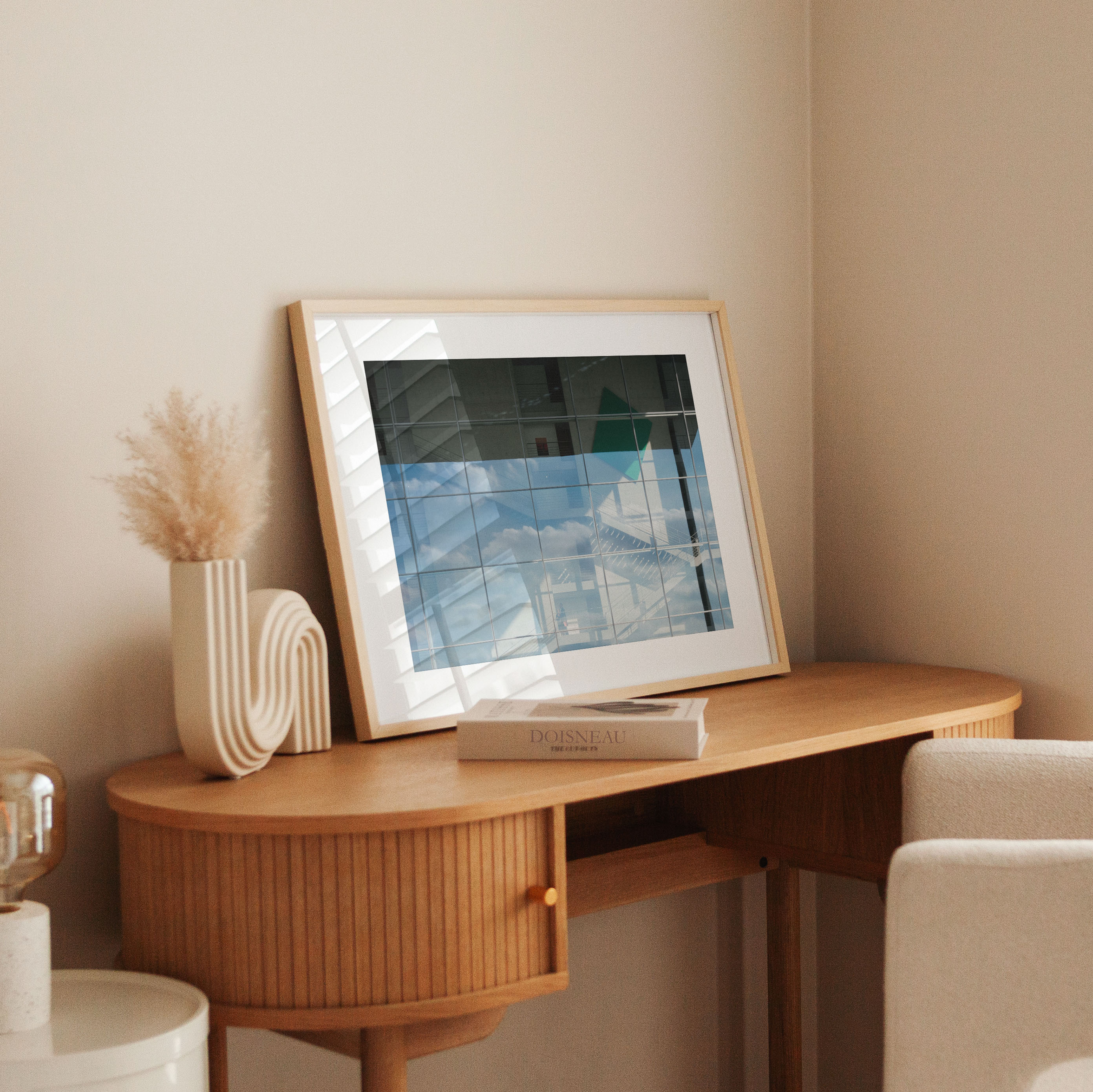 jo - @dmjoao - Oben - Photography Print - Framed Room